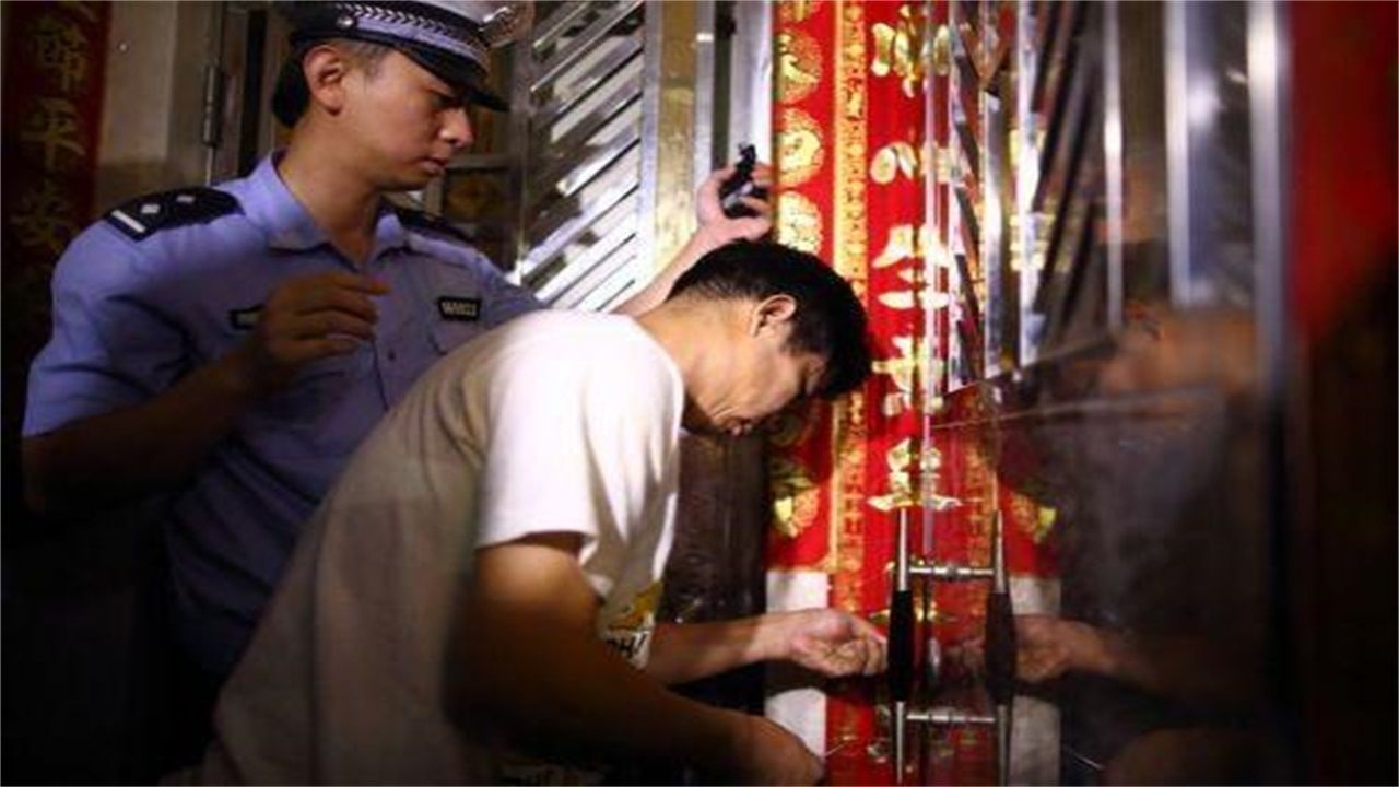 乌当区请开锁师傅开了锁后，师傅为什么一般都不进门，就算主人请也不进去？